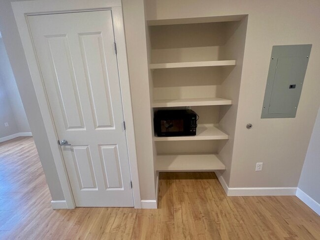 Building Photo - Putnam Winslow– $1,350 – 1 Bathroom Studio, 300 SQ.FT. – UTILITIES INCLUDED, Available 7/15/26