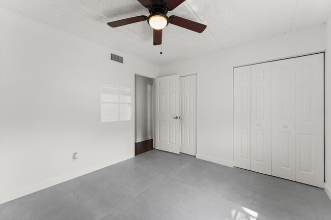 Building Photo - 225 Lewfield Cir