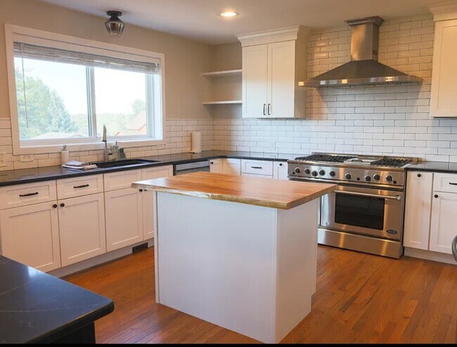 Building Photo - 8555 Piute Dr