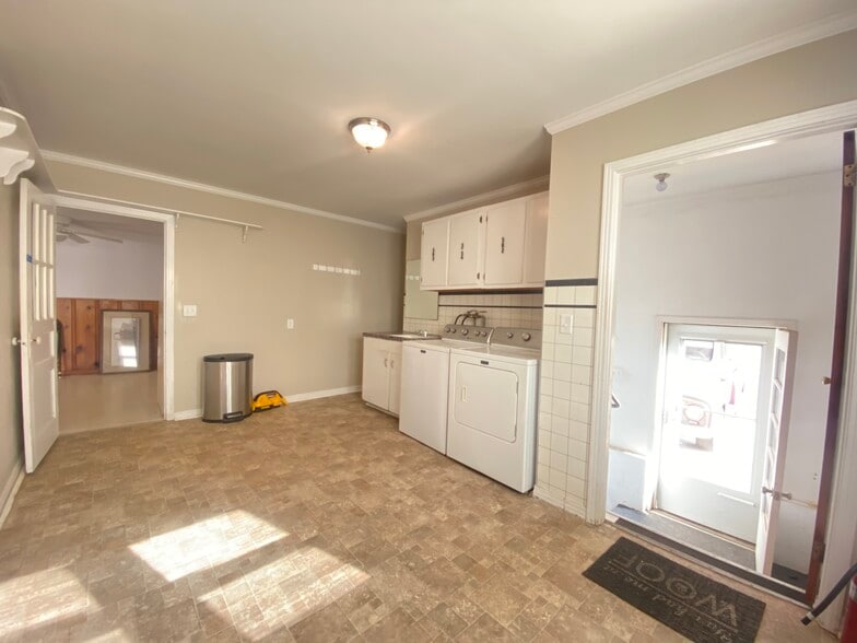 Laundry room - 7440 Mount Herman Rd