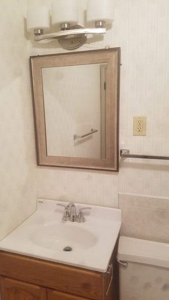 Building Photo - 749 S Millvale Ave