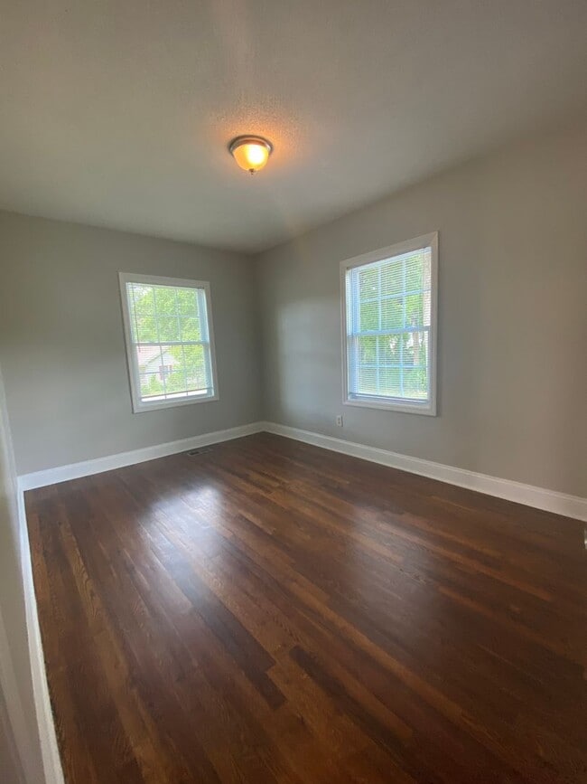 Building Photo - Charming 3 bedroom home in the heart of do...