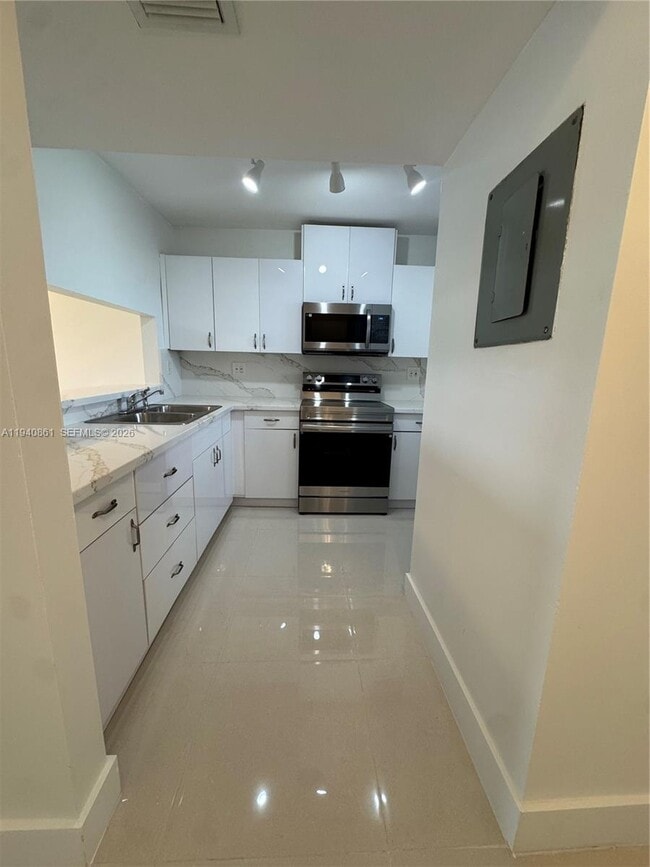 Building Photo - 10317 NW 9th St