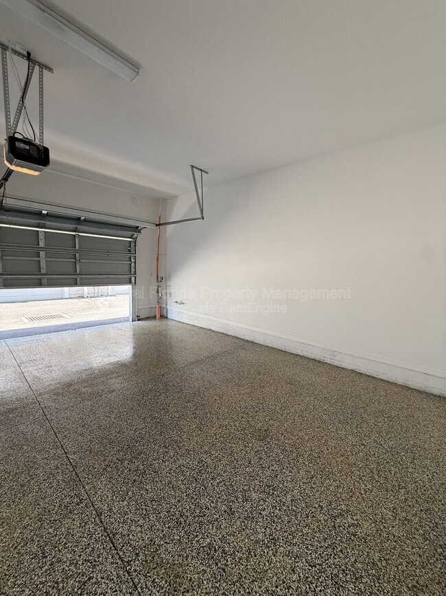 Building Photo - 129 Oakman Wy