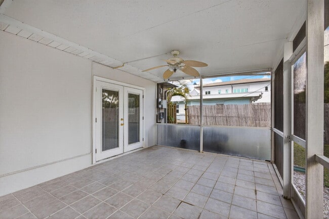 Building Photo - 1242 N Harbor Dr