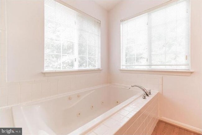 Building Photo - 5520 Jowett Ct