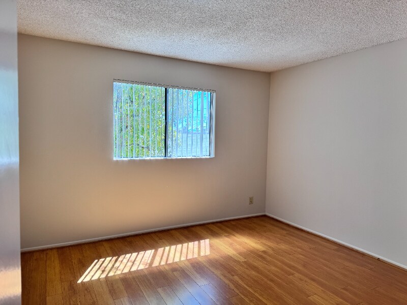 Building Photo - 430 E San Jose Ave