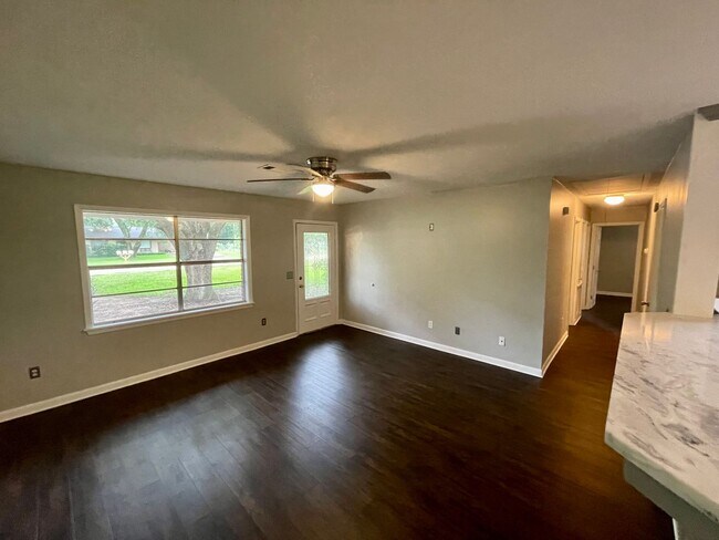 Building Photo - 3/2 Home for Rent in Madison!