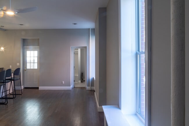 Building Photo - 1118 Park Ave