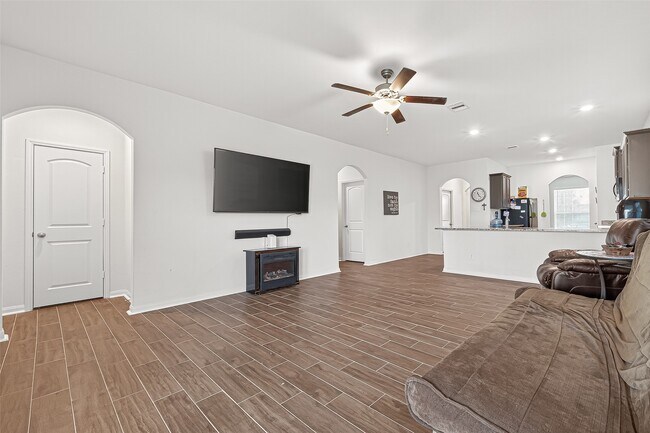 Building Photo - 15315 Crescent Brookfield Dr