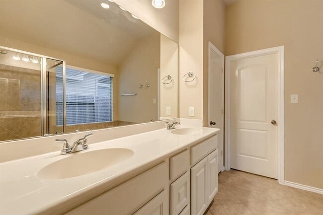 Building Photo - 5615 Stoneridge Ct
