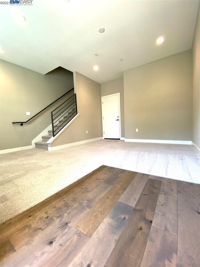 Building Photo - 1443 Oak Alley