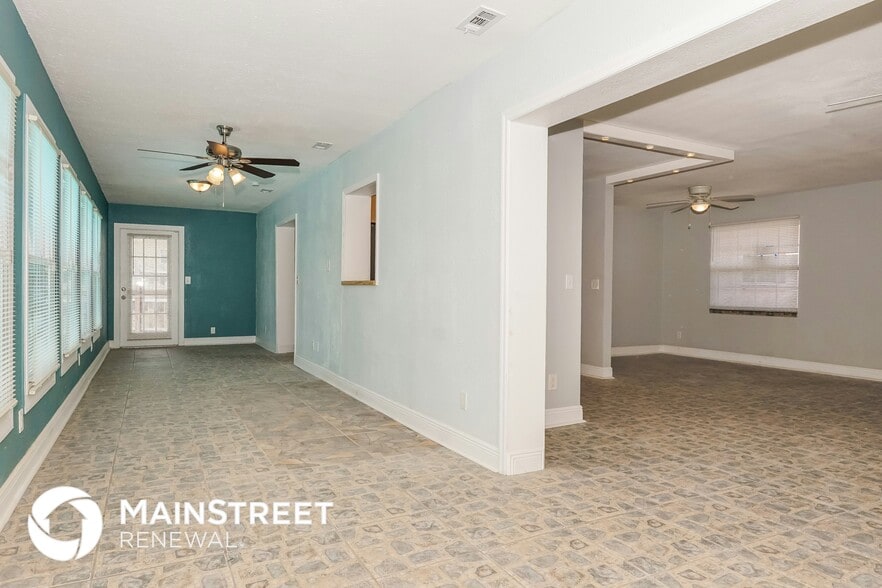 Building Photo - 165 Tiki Dr