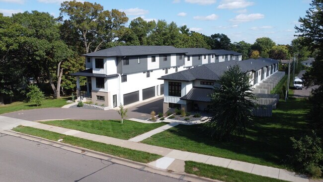 Building Photo - 3253 Fairfax St