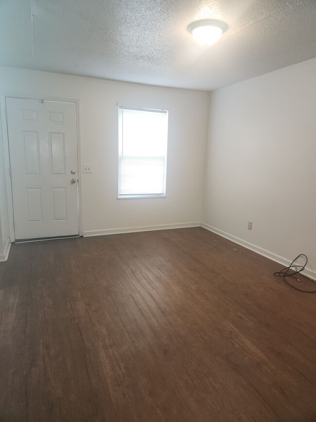 Building Photo - Cute and Cozy 2 Bedroom 1.5 Bath West Colu...