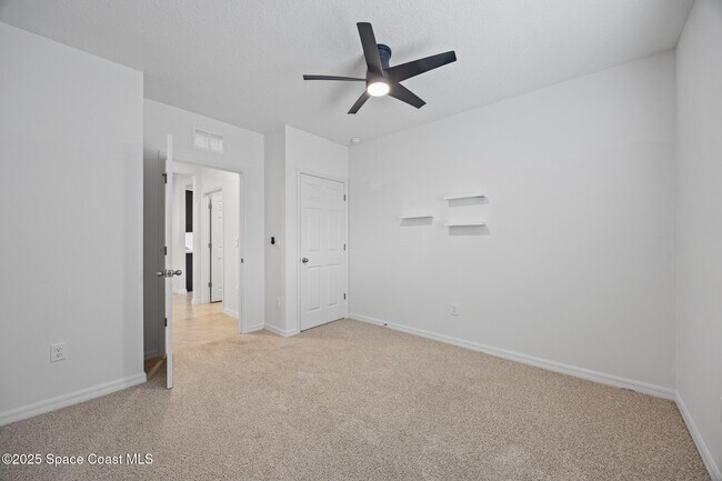 Building Photo - 1305 Valley View Ave