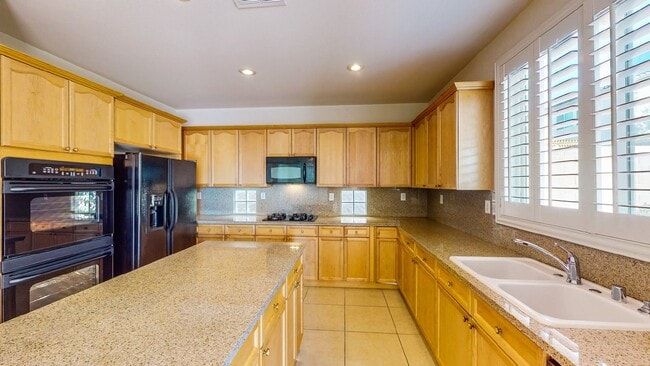Building Photo - Beautiful 4 bedroom 3 full bath home with 2,902 Sq. FT. of living space.
