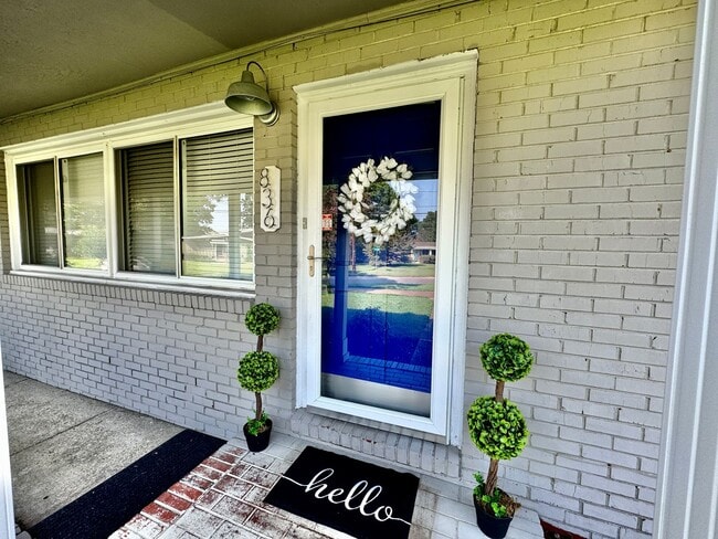 Building Photo - 3-Bedroom Home In Laurel Manor - Fenced Ba...