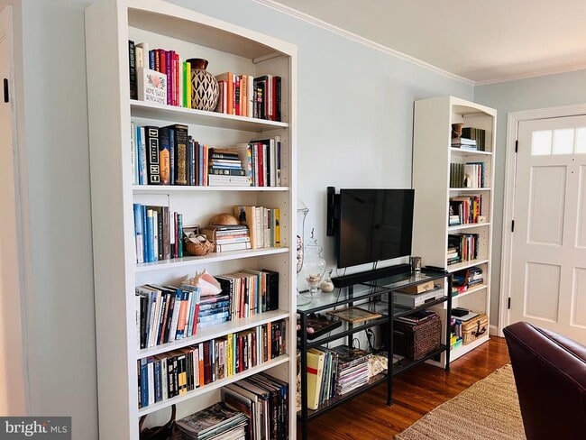 Building Photo - 3214 Riverview Dr