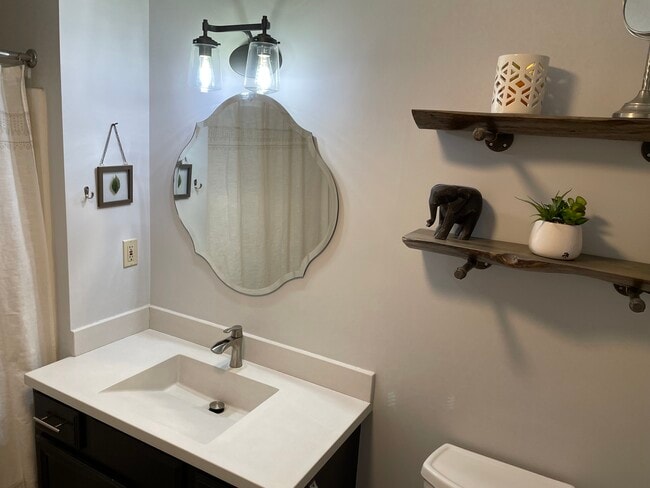 Building Photo - 940 Monroe Ave NW