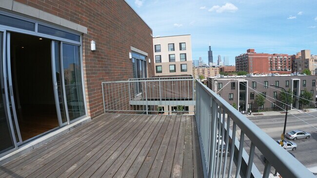 Building Photo - 1609 W Warren Blvd