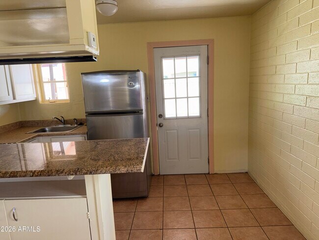 Building Photo - 3014 N 38th St