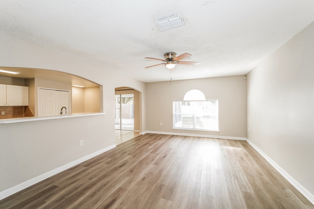 Building Photo - 5840 Lake Front Dr