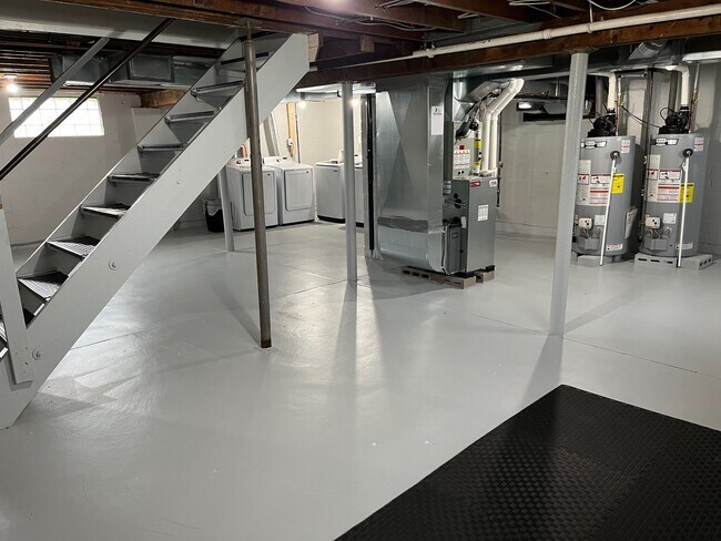 Building Photo - 330 Mang Ave