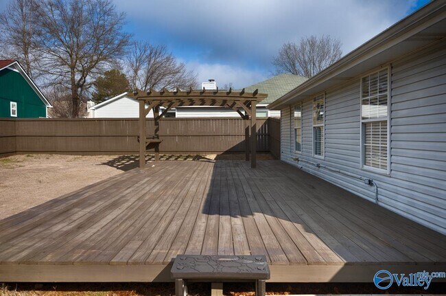 Building Photo - 103 N W Sugar Bluff Ln