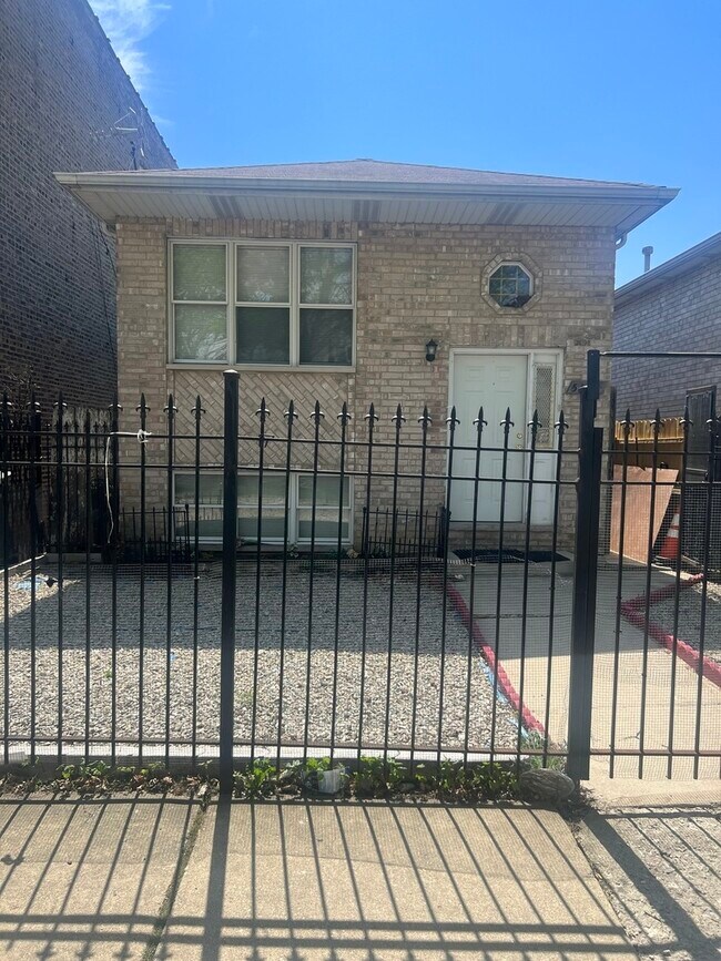 Primary Photo - 5119 W Bloomingdale Ave