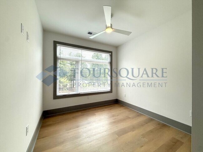 Building Photo - Modern 4-Bed / 4 Bath Townhome with Fireplace, Outdoor Spaces & Fenced Yard – Inside the Beltline...