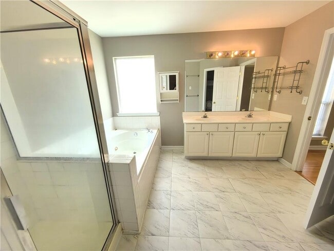 Building Photo - 873 Ashwood Walk