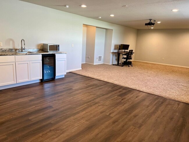 Building Photo - 369 Bella Way