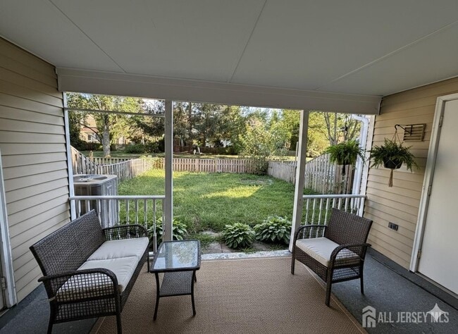 Building Photo - 31 Van Pelt Ct