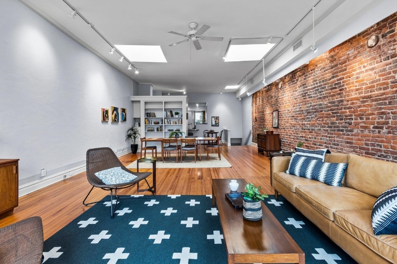 Building Photo - 323 W Main St