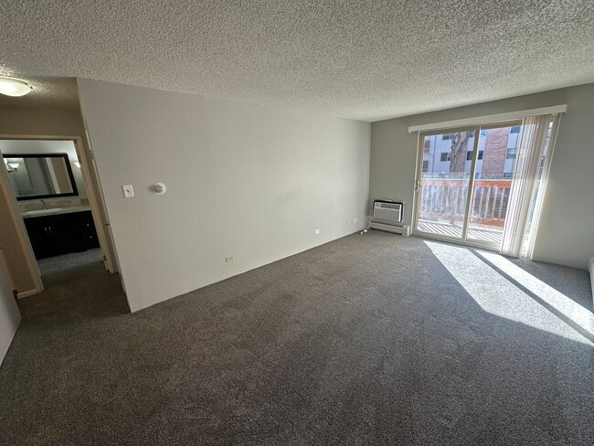 Building Photo - LOCATION LOCATION!! Newly remodeled 1-bedr...