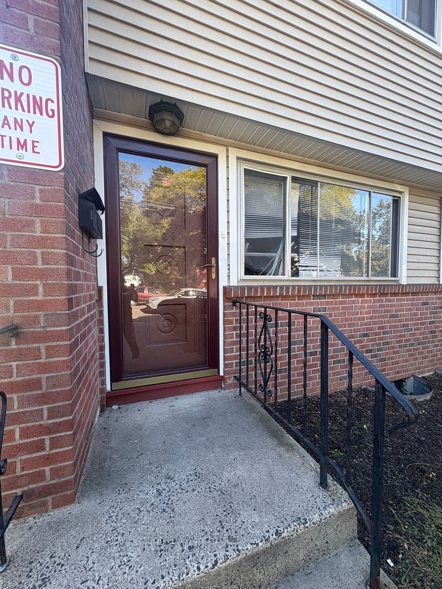 Building Photo - 233 Barnes Ave