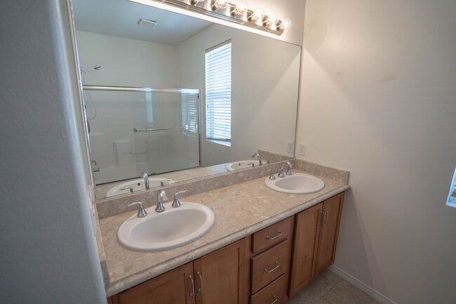 Building Photo - Charming 2-Bedroom Townhome with Office Sp...