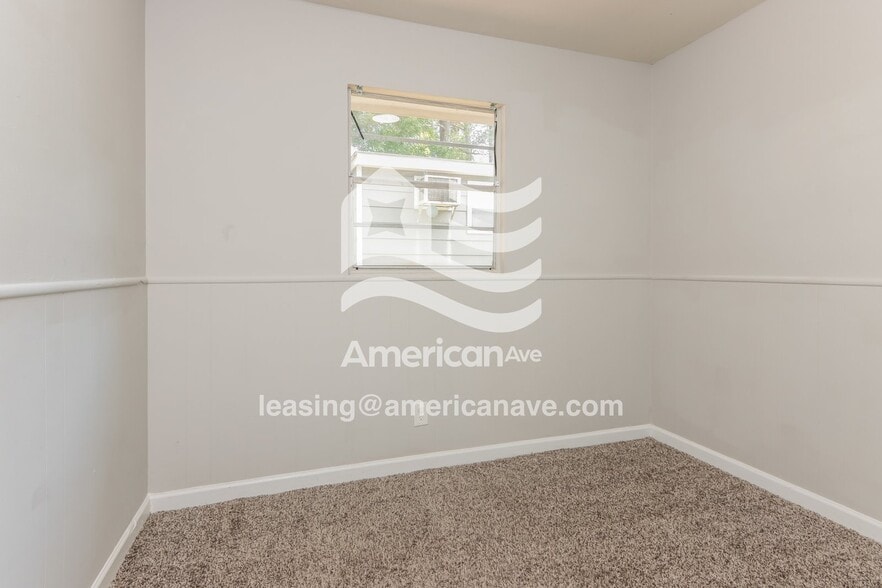 Building Photo - 2203 13th Ave