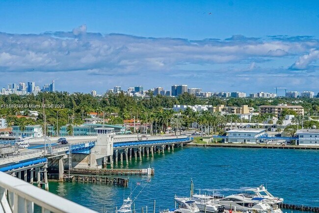 Building Photo - 7601 E Treasure Dr