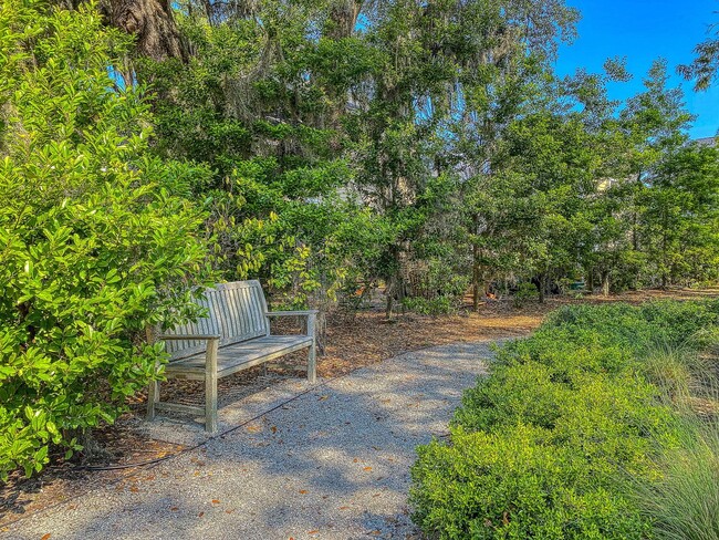 Building Photo - Stunning 3-Bed / 2.5-Bath Home in Park Cir...