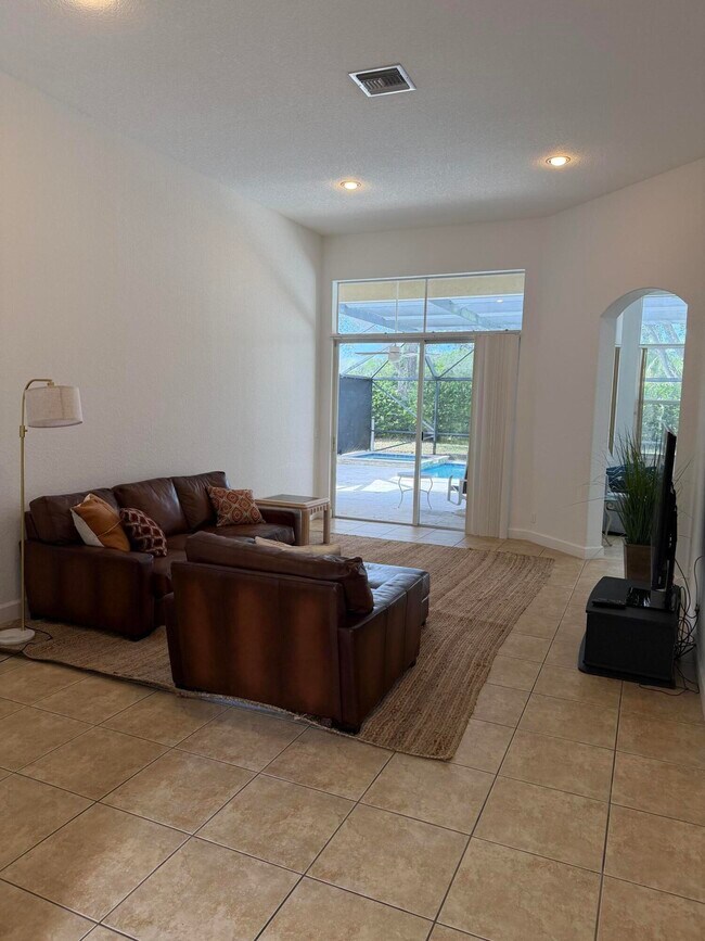 Building Photo - 10440 Cypress Lakes Preserve Dr