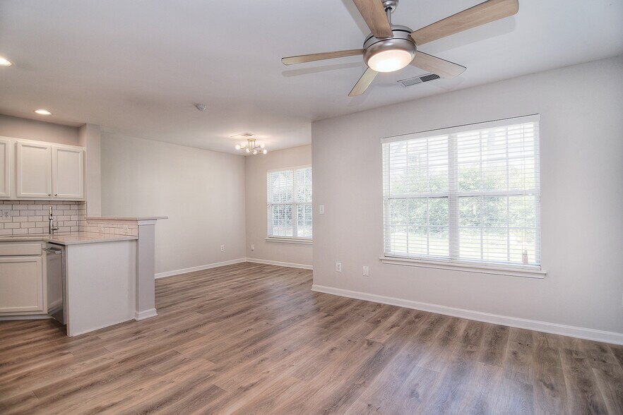 Building Photo - 8339 Christmas Ct