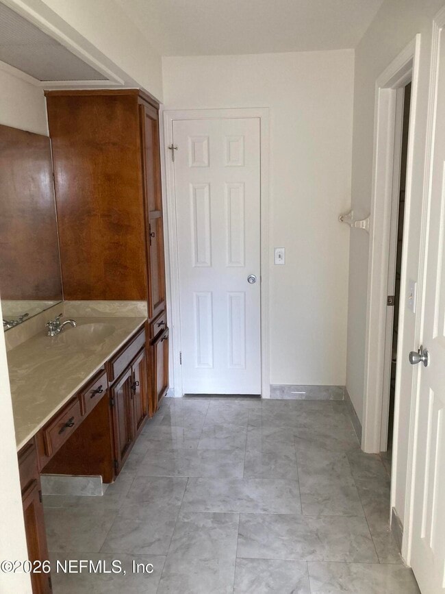 Building Photo - 5240 River Park Dr