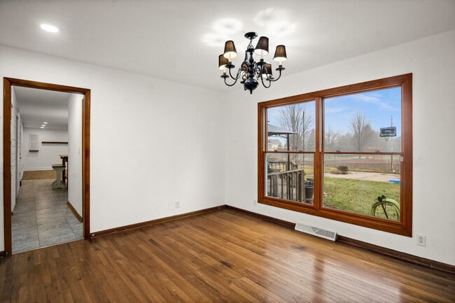 Building Photo - 235 Ridge Dr