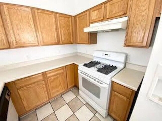 Building Photo - 7176 Husky Dr NE