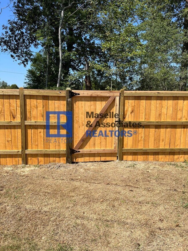Building Photo - 4 Bed/2 Bath Home in Pearl in Silver Ridge