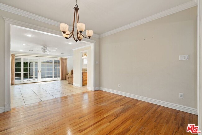Building Photo - 5334 Bellaire Ave