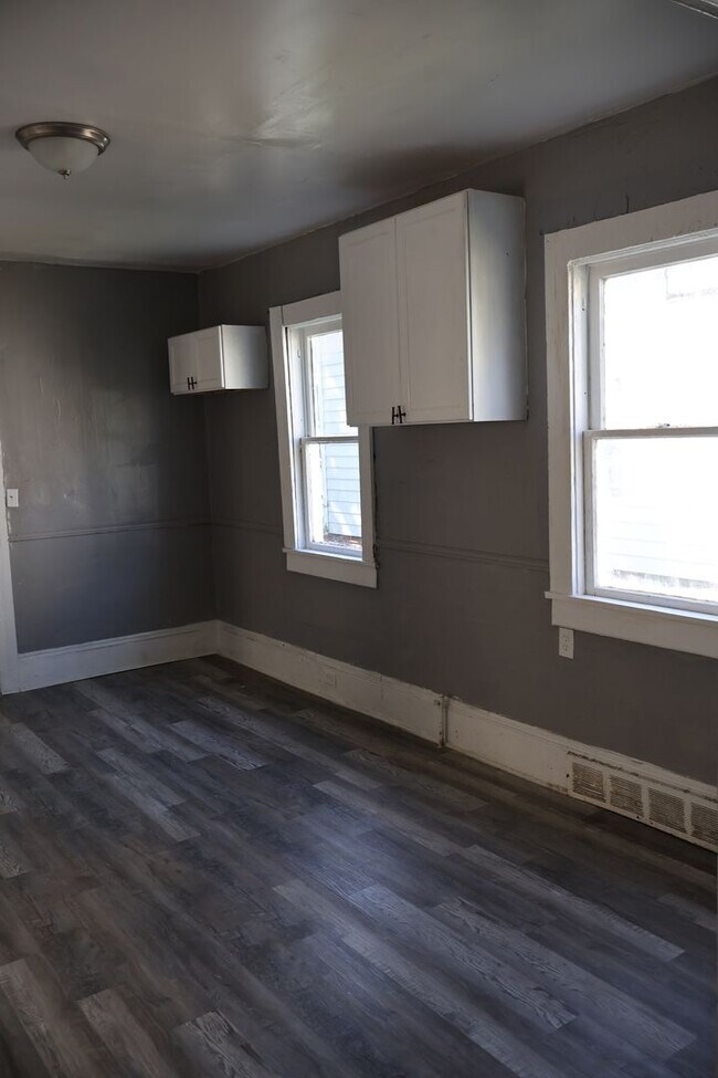 Building Photo - 6812 Whitney Ave