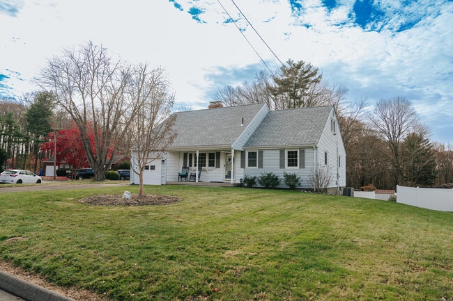 Primary Photo - 15 Great Oak Ln